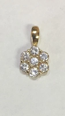 Colgante de oro amarillo de 14 quilates con racimo de flor circonita cúbica 1,20 gr Foto 1 de 4