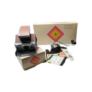 Macchina fotografica Polaroid SX-70 Instant Land vintage + kit accessori con libri NON TESTATA - Foto 1 di 18