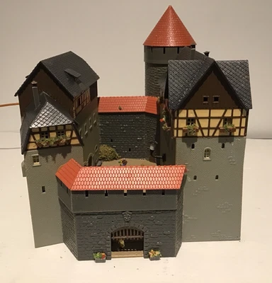 H0 /TT Auhagen 12263 - Burg Lauterstein mit Burgturm Und Beleuchtung Top Gebaut - Bild 1 von 4