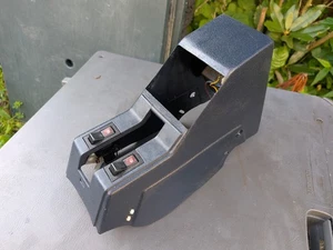 *Pequeña grieta* Consola central original OEM Volvo 240 con interruptores de asiento térmicos - Imagen 1 de 6
