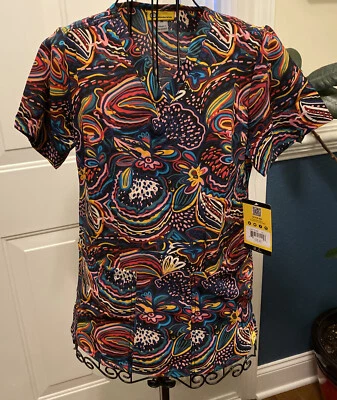 New Wonderwink Extra Small XS Women ladies Scrub Top Modern Flor Amor V Neck - Image 1 of 4