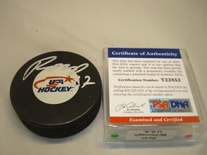 Disco de hockey autografiado por el equipo firmado por Ryan McDonagh certificado de autenticidad PSA/ADN 1C - Imagen 1 de 3