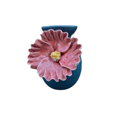 Jarrón de cerámica verde azulado Anthropologie coral/flor rosa 6" Foto 1 de 4