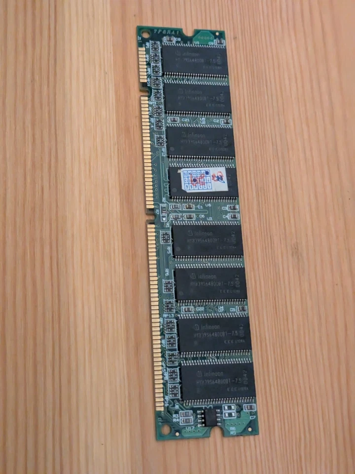 128 MB SD-RAM 168-pin PC-133 non-ECC 16-Chip 'Infineon HYB39S64800BT-7.5' - Image 1 of 1