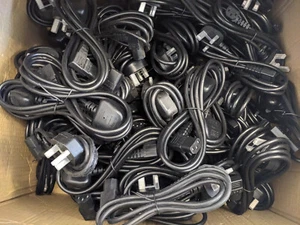 Job Lot of 35 x UK Kettle Leads IEC Power Leads Angled End - Afbeelding 1 van 5