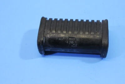 NOS OEM Yamaha Right Rear Footrest Cover XS1100 XS850 XS750 SR500 1J7-27444-000 - Image 1 of 4