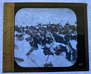 MAGISCHE LATERNE RUTSCHE CHILKOOT PASS PROSPEKTOREN PACKS AT SUMMIT ALASKA 481 1920er - Bild 1 von 2