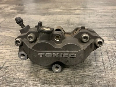 Оригинальный передний левый тормозной суппорт Tokico для Suzuki 2001-2003 GSXR600 2000-2003 GSXR750 - Изображение 1 из 4