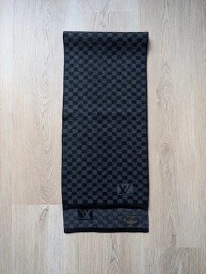 Louis Vuitton Petit Damier Negro y Gris 100% Lana Bufanda Estampado a Cuadros 53x12" Foto 1 de 4