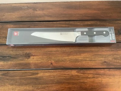 ZWILLING J.A. HENCKELS ZWILLING PRO 7-inch Deli Bread Knife, Serrated Edge Chef’s Knife 38422-183