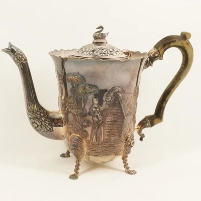 Tetera Royal Irish Silver Co. motivo de granja con mango de resina Sterling Repousse Foto 1 de 4