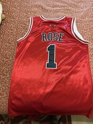 Camiseta Adidas Derrick Rose Chicago Bulls #1 tamanho 50 comprimento basquete NBA nova sem etiquetas - Imagem 1 de 3