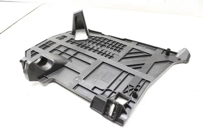 Mercedes-Benz C63 AMG 2017 debajo del tablero reposapiés derecho panel inferior 2056844400 Foto 1 de 4