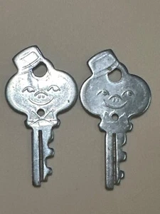 Lot of 2 American Tourister Luggage Key VINTAGE #3 - Imagen 1 de 2
