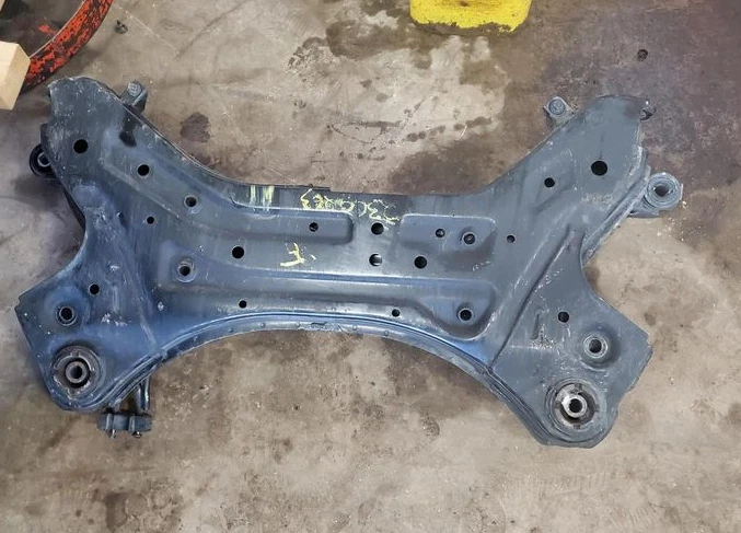 Hyundai Tucson 2014-2015 suspensión delantera travesaño Foto 1 de 1