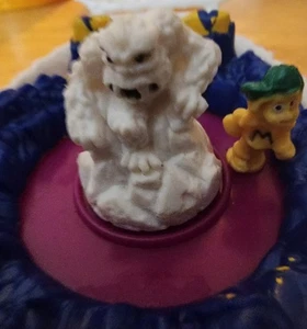 Vintage 1993 Mighty Max Bluebird Yeti Schneemann Happy Meal Spielzeug - Bild 1 von 4