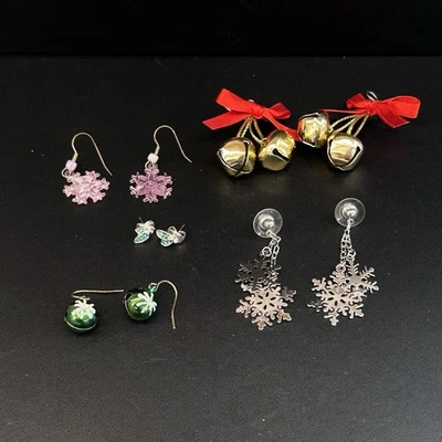 Lot of 5 Pair Christmas Earrings Dangle Ornaments/Snowflakes/Bells & Holly Studs - Image 1 of 4