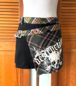 Minifalda XXL Dolls Kill Punk Goth Solapa Calavera Negra Verde Destrucción a Cuadros - Imagen 1 de 6