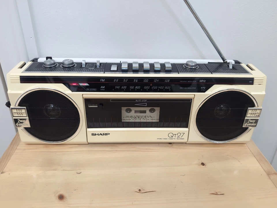Sharp QT27(W) винтажный ретро бумбокс стерео с рабочей кассетой  - Изображение 1 из 4