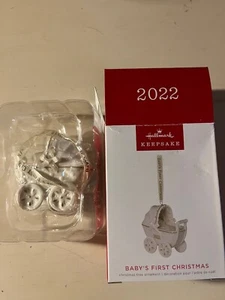 Hallmark Keepsake Baby’s First Christmas 2022 Ornament Neu in OVP Kinderwagen - Bild 1 von 3