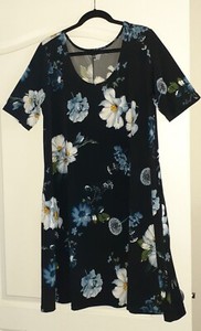 LBISSE 1X Women's Plus Dress Black & Blue Florals Short Sleeves Pockets! Stretch