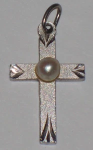 VINTAGE STERLING SILVER ETCHED CROSS PEARL NECKLACE PENDANT - Picture 1 of 2