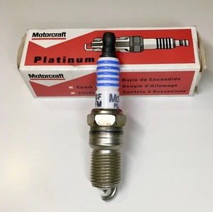 Candela di accensione Motorcraft AGSF32FM adatta per Ford (Australia e Stati Uniti) Jaguar Volvo - Foto 1 di 5