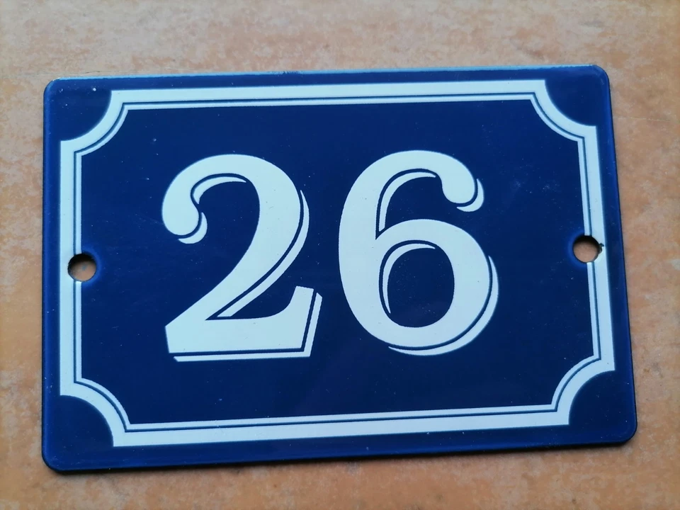 ancienne plaque émaillée  de maison rue n° 26 - Photo 1/1