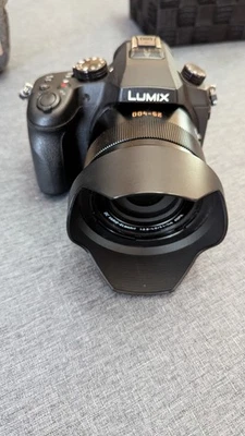 Panasonic Lumix DMC-FZ1000 20,1 MP Bridgekamera - Bild 1 von 4