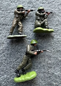 VTG Lot Of 3 Britains LTD Infantry Army Soldiers Toy Figures Hong Kong 1960s #2 - Picture 1 of 5