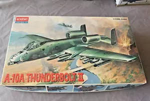 Academy A-10A Thunderbolt II Warthog Flugzeug Plastik Modellbausatz 1/72 - Bild 1 von 2