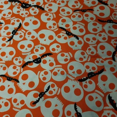 Robert Kaufman Eerie Alley 棉织物 3 码万圣节哥特蝙蝠头骨橙色 — 第 1/4 张图片
