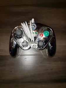METAL MARIO CONTROLLER Joystick Wired Fight Pad Chrome - Nintendo Wii U Wii VGC - Picture 1 of 2