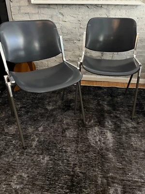 Par de sillas vintage de Giancarlo Piretti para Castelli, hechas en Italia, mediados del siglo Foto 1 de 4