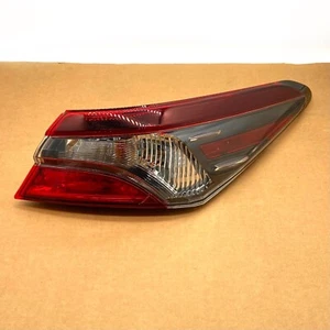 OEM 18-20 Toyota Camry Right Side Halogen Tail Light Stop Bulb Lamp Smoked - Bild 1 von 9