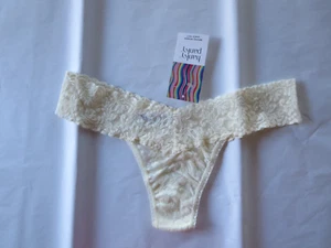 HANKY PANKY SIGNATURE LACE LOW RISE THONG #4911, IVORY, ONE SIZE, NWT $22 - Picture 1 of 3