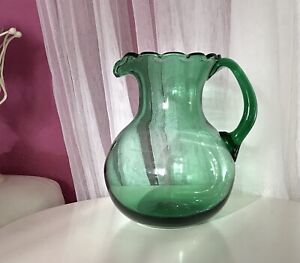 Antik Kanne Krug Glaskrug Karaffe Glas mundgeblasen grün gewellter Rand