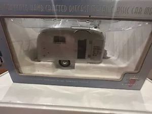 AIRSTREAM TRAILER (Silver) 1/18 Scale DieCast by Motor City Classics - Picture 1 of 4