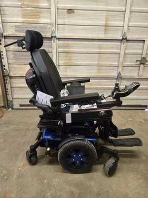 Silla de ruedas eléctrica Joystick Quantum Q6EDGE3 "Stretto" 2024. Foto 1 de 4