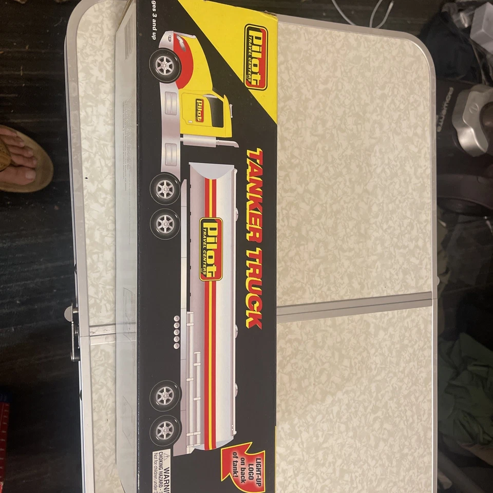 Camión cisterna piloto  Foto 1 de 3