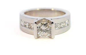 Exquisite 18ct White Gold 7-Stone Diamond Engagement Ring - Picture 1 of 19
