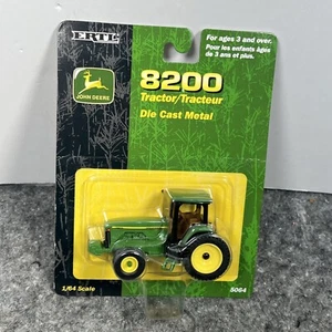2000 1/64 John Deere 8200 Tractor 2WD - Picture 1 of 7