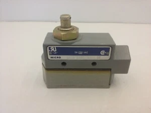 MICRO SWITCH BZE6-3YQT LIMITATORE ATTUATORE STANTUFFO SUPERIORE 1NC 1NO NNB - Foto 1 di 5