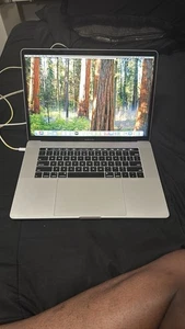 MacBook Pro 15-inch Touchbar 2019 2.6GHz 6-Core I7, 16GB RAM, 256GB SSD - Photo 1/4