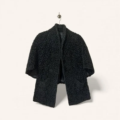 Abrigo de piel con estola de cordero persa negro de mediados de siglo de la década de 1950 para mujer talla única Foto 1 de 4