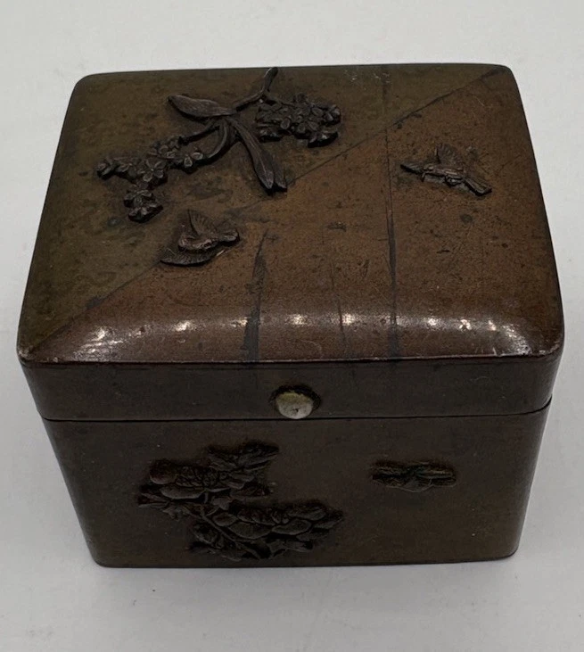 ANTIQUE JAPANESE MIXED METAL COPPER BRASS PILL SNUFF BOX MEIJI PERIOD 1868-1912 - Image 1 of 4