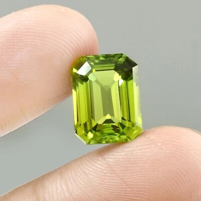 9.15 Ct Flawless Ceylon Peridot Green Sapphire Loose Radiant Cut Gemstone 13x9MM - Image 1 of 4