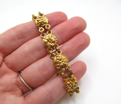 Brazalete de cadena de doble eslabón vintage de uvas y bellotas lisas tono dorado Carolee Foto 1 de 4