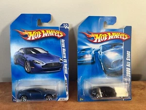 2008 Hot Wheels #50 All Star 10/36 ASTON MARTIN V8 VANTAGE Blue and Black - Picture 1 of 7