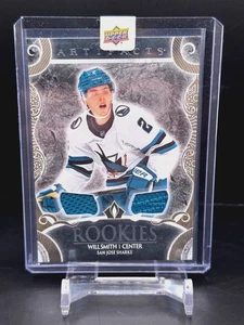 2024-25 UD Artifacts - Will Smith - Rookies ORO Materiali Doppia Maglia #IV /399 - Foto 1 di 2